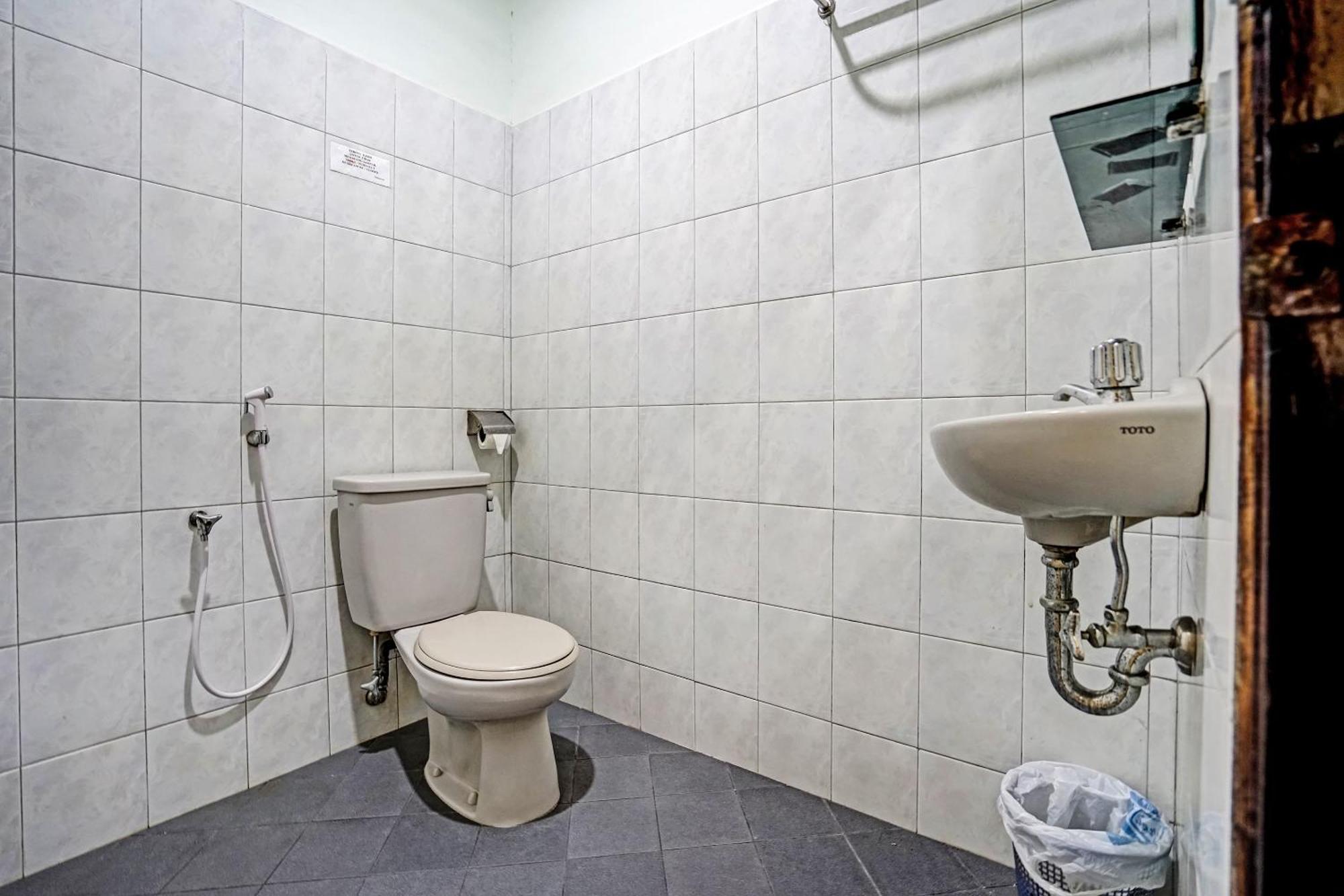 Super Oyo 91805 Hotel Wisma Bari Palembang Ngoại thất bức ảnh