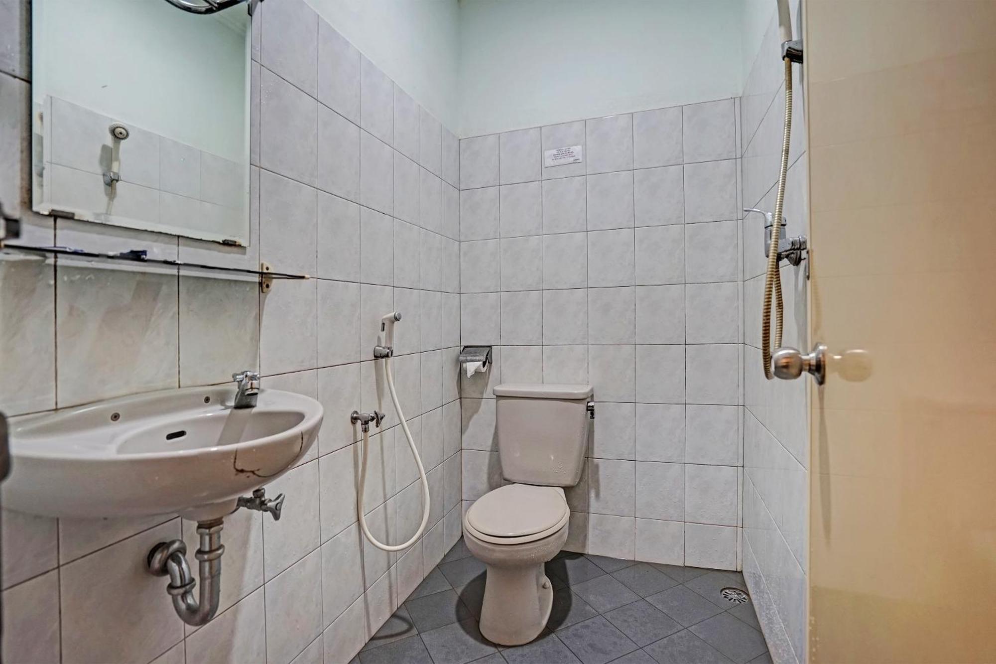 Super Oyo 91805 Hotel Wisma Bari Palembang Ngoại thất bức ảnh