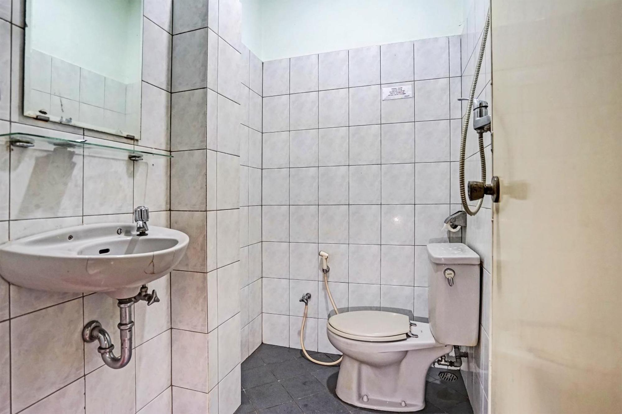 Super Oyo 91805 Hotel Wisma Bari Palembang Ngoại thất bức ảnh