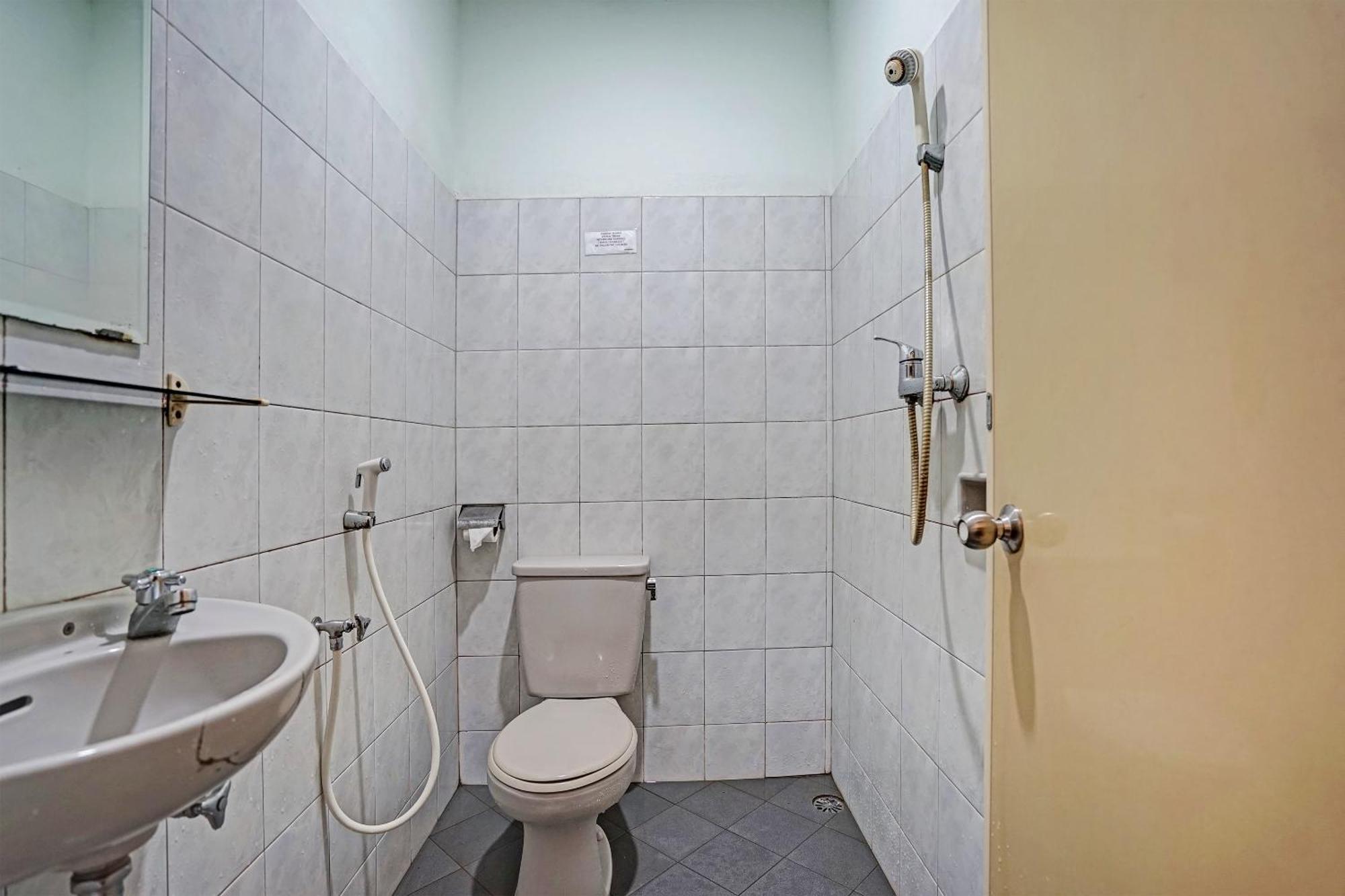 Super Oyo 91805 Hotel Wisma Bari Palembang Ngoại thất bức ảnh